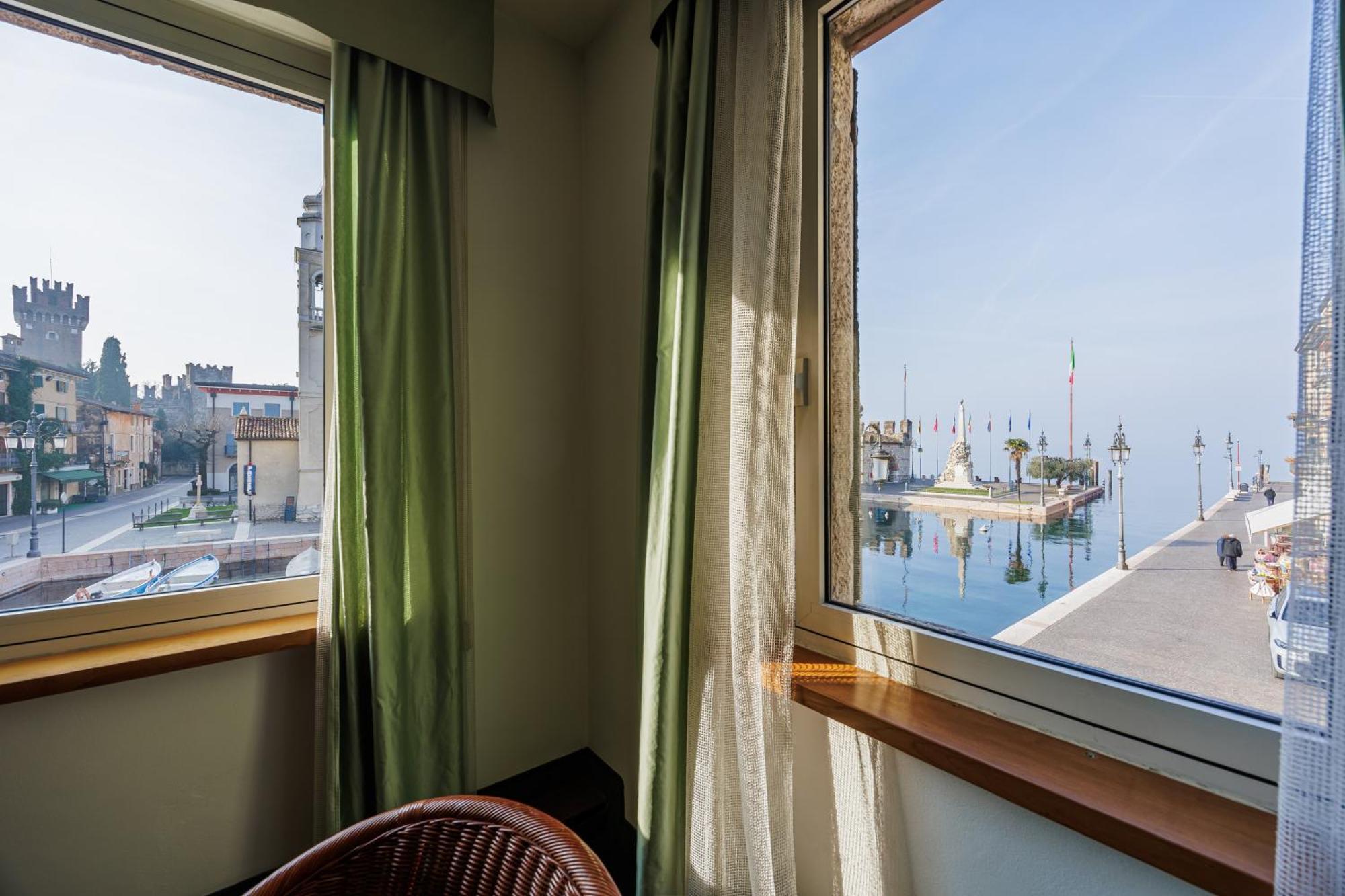 Hotel Alla Grotta Lazise Exterior photo