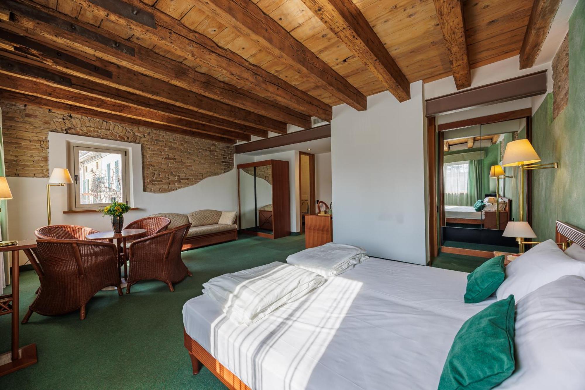 Hotel Alla Grotta Lazise Exterior photo