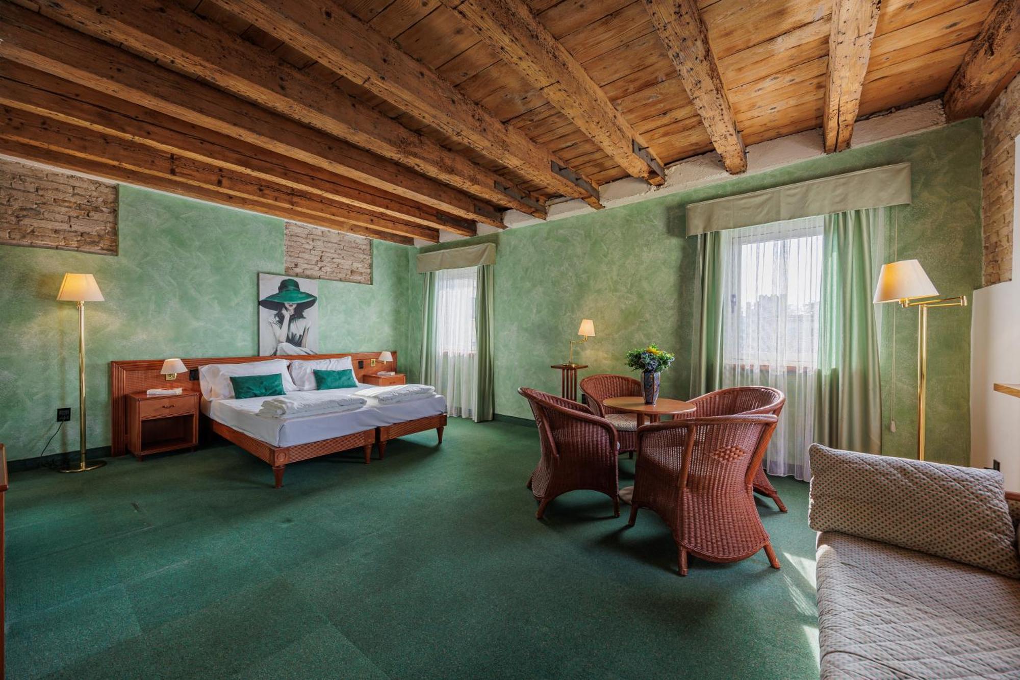 Hotel Alla Grotta Lazise Exterior photo