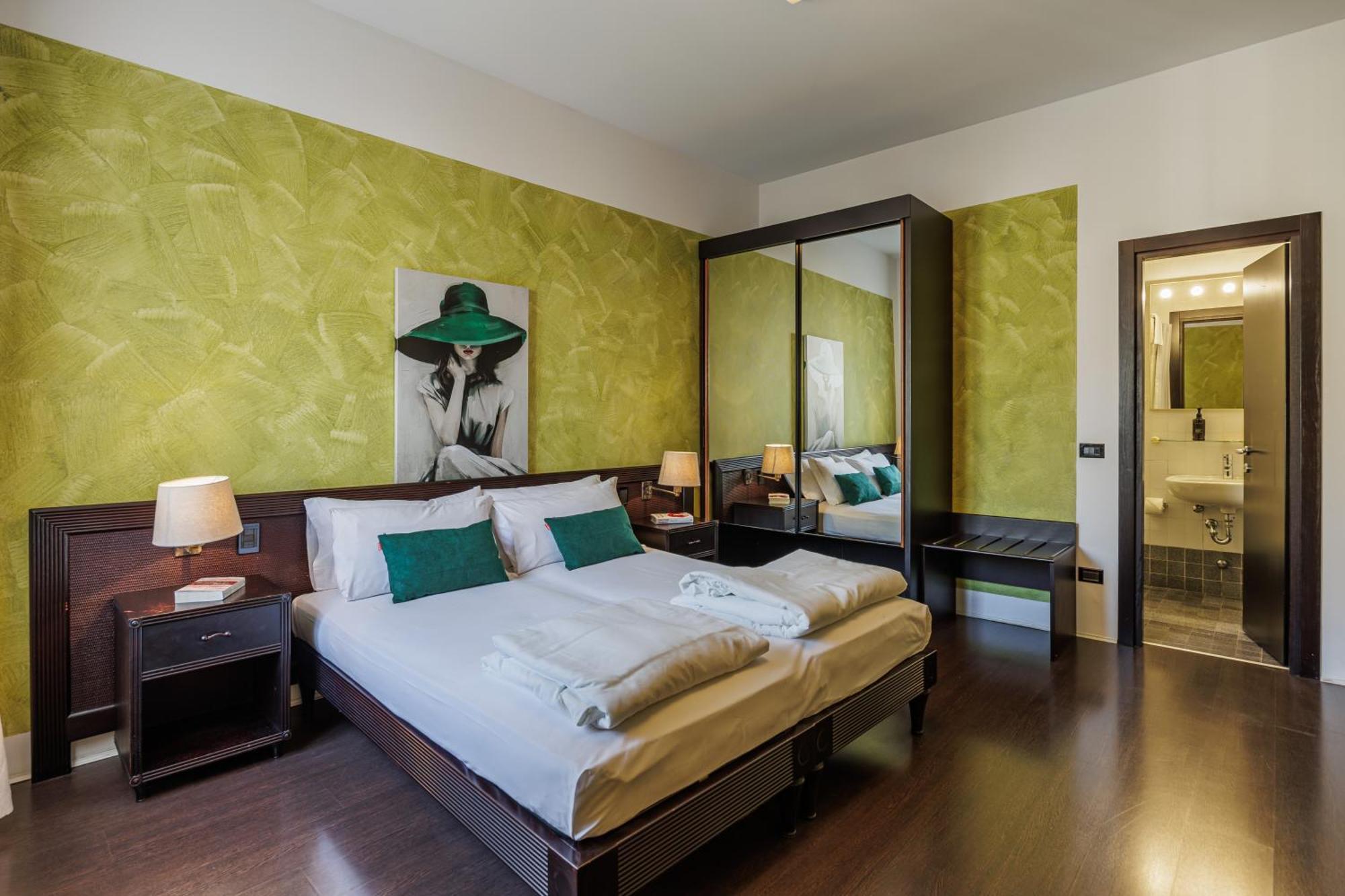 Hotel Alla Grotta Lazise Exterior photo