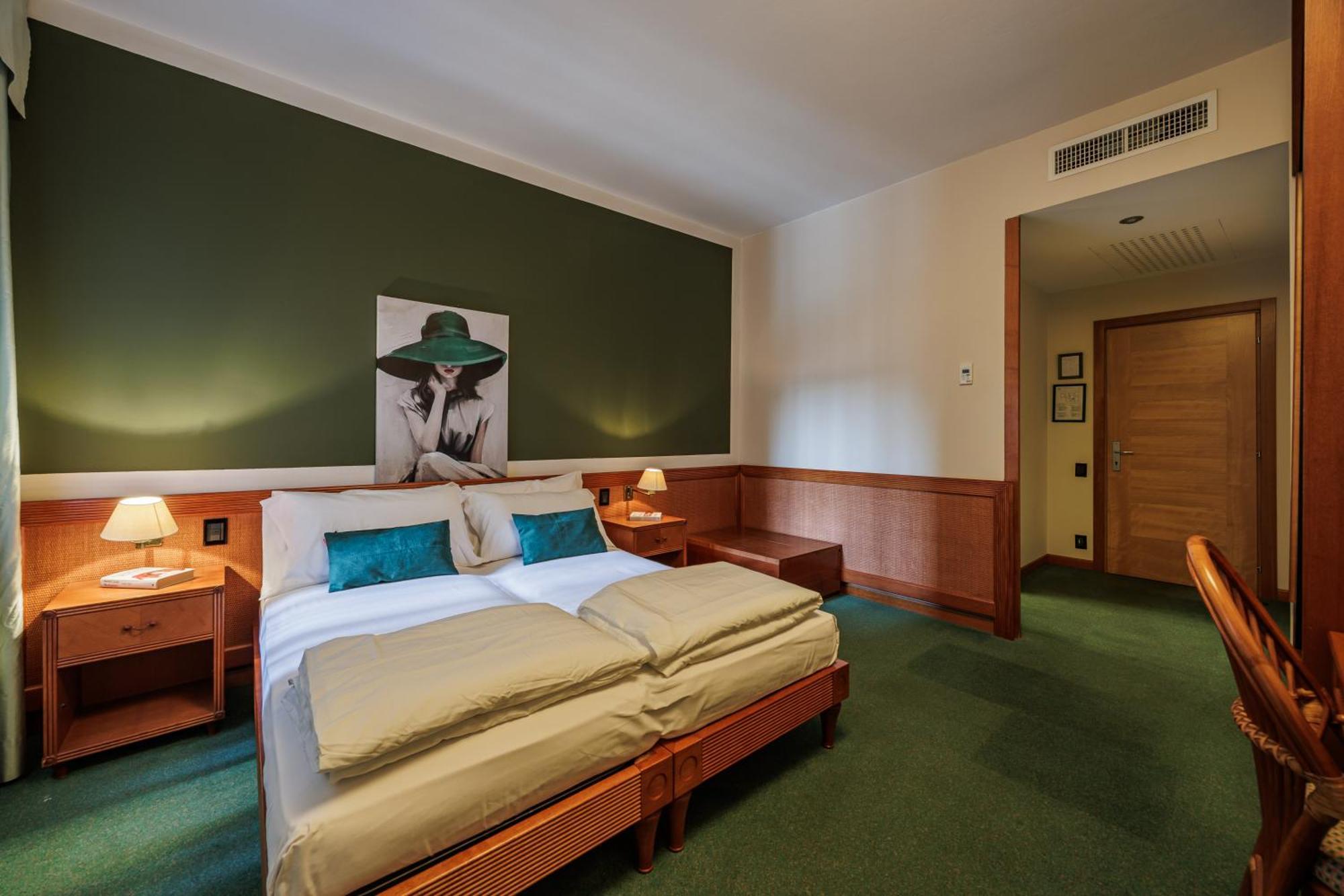Hotel Alla Grotta Lazise Exterior photo