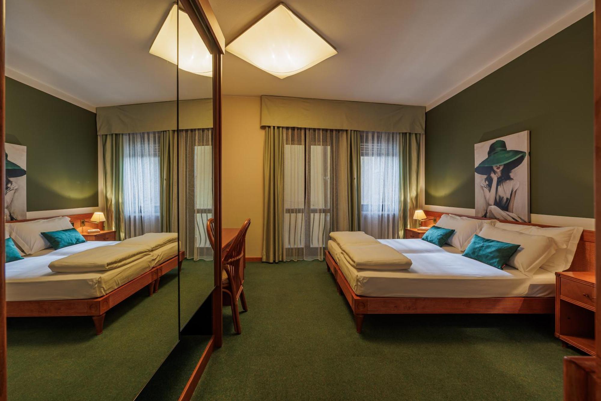 Hotel Alla Grotta Lazise Exterior photo